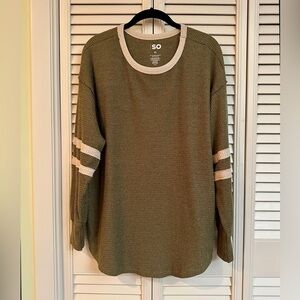 SO, WOMENS LONG SLEEVE TOP. OLIVE GREEN PULLOVER WITH CREAM STRIPE. SIZE XL